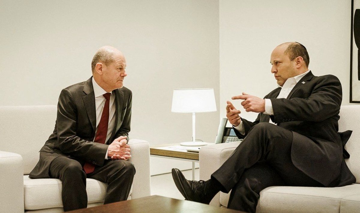 Naftali Bennettas Berlyne susitiko su Vokietijos kancleriu Olafu Scholzu