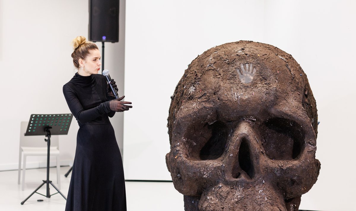 Jolita Vaitkutė sukūrė kaukolę iš sąvartyno šiukšlių