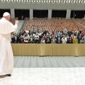 Vatikanas aiškinsis, kas per popiežiaus „Instagram“ paskyrą naršė pikantiškas nuotraukas