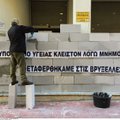 Protestuotojai Graikijoje užmūrijo įėjimą į Sveikatos ministeriją