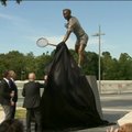 Tenisininkas R. Laveris atidengė savo statulą Melburno parke