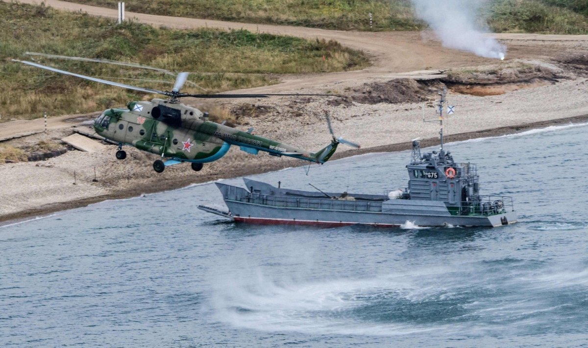 Rusija vykdo karinio jūrų laivyno pratybas Japonijos jūroje