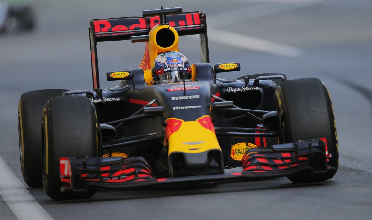 "Red Bull Racing" automobilis