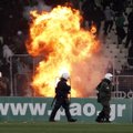 Atėnų derbį nutraukė fanų riaušės ir degantis stadionas