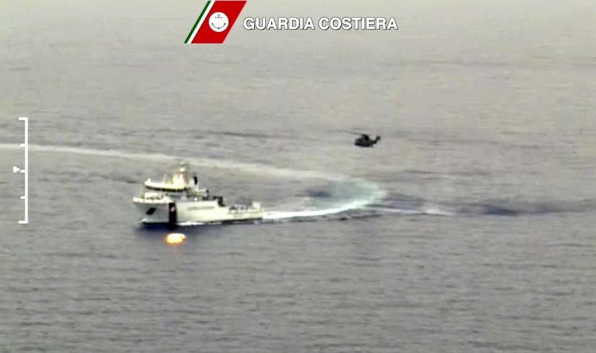 Viduržemio jūroje apvirto laivas su 700 žmonių