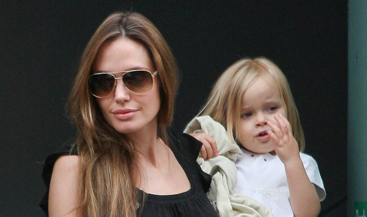 Angelina Jolie su dukrele Vivienne