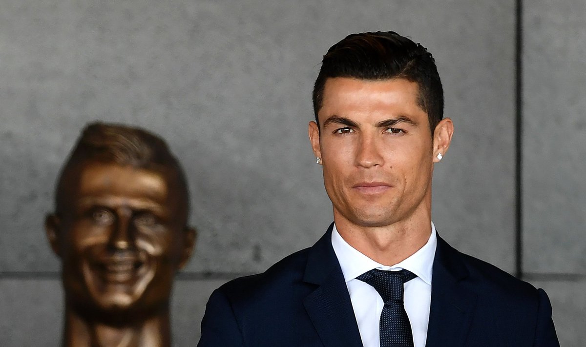 Cristiano Ronaldo biustas Madeiros oro uoste