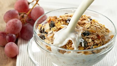Dietologas paaiškino, ko nereikėtų valgyti pusryčiams, jei norite sulieknėti