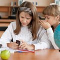 ЮНЕСКО призывает школы всего мира запретить использование смартфонов на уроках