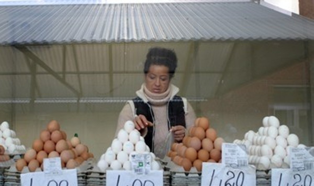 Kiaušinių pardavėja turguje