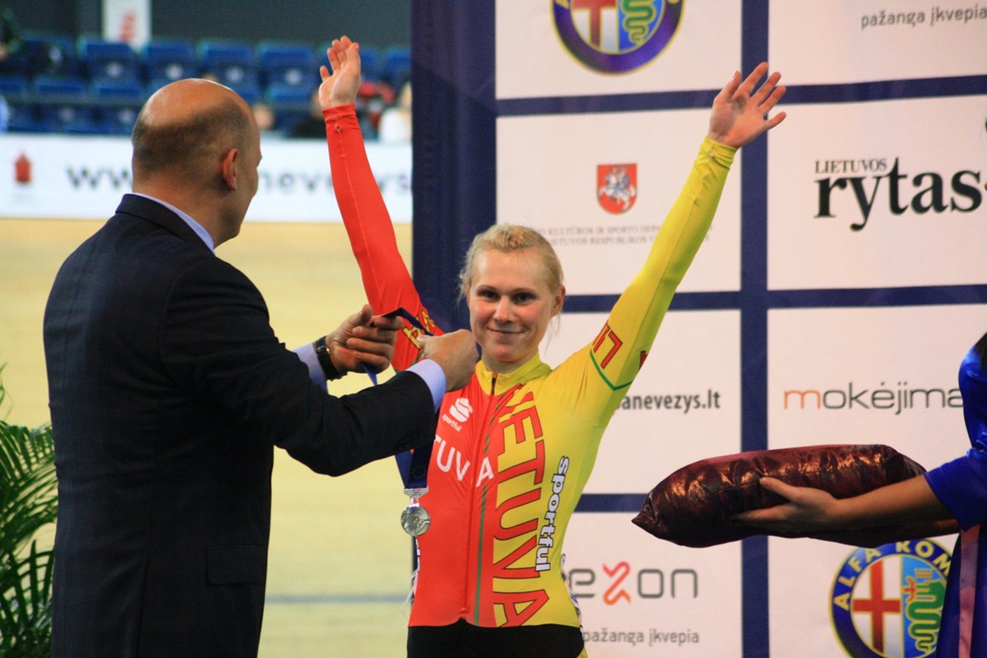 dviratininki-lenktyni-ekijoje-pirmame-etape-a-trebait-fini-avo-18