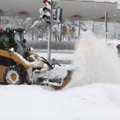 Sniego neatlaikė Pilaitės gimnazijos futbolo maniežą dengęs kupolas
