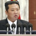 Naujausiose nuotraukose – dar labiau pasikeitęs Kim Jong Unas
