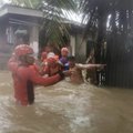 Filipinuose per audrą žuvo mažiausiai trys žmonės, šimtai turėjo palikti savo namus