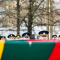 На площади Независимости торжественно подняты флаги Литовского государства