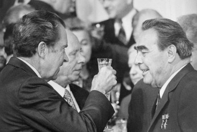 R.Nixonas (kairėje) ir L.Brežnevas