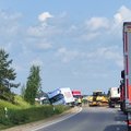 Avarija magistralėje „Via Baltica“: nuo kelio nuvažiavo vilkikas, eismas buvo sustabdytas