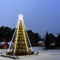 Nida įžiebė Kalėdų eglę: kaip atrodo įstabiai pasipuošęs miestas