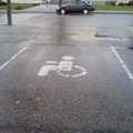 Parlamentarė siūlys Seimui keisti neįgaliųjų asmenų automobilių parkavimo kontrolę