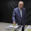 Prekybos alkoholiu ir vestuvių draudimai, specialūs antspaudai: kaip vyko rinkimai Turkijoje
