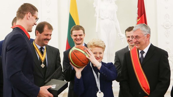 Rinktinei – ordinai, D. Grybauskaitei – tikras sidabro medalis