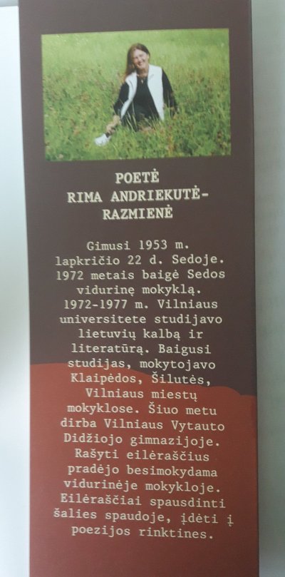 Knygelėje – juvelyro Antano Griciaus gintaro dirbinius puošia talentingos poetės eilės