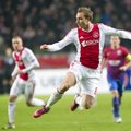 Olandijos futbolo pirmenybėse Amsterdamo „Ajax“ klubas vejasi lyderį