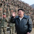 Kim Jong Unas švaistosi grasinimais: jei Šiaurės Korėja bus provokuojama, priešas sulauks „mirtino smūgio“