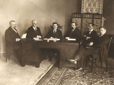 Pirmoji A. Voldemaro (viduryje) vyriausybė