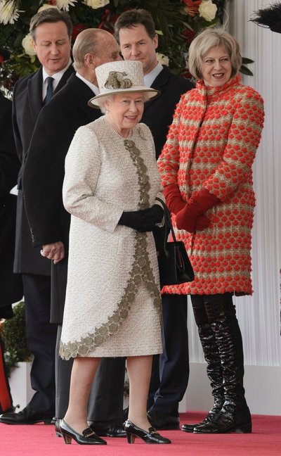 Theresa May ir Elizabeth II