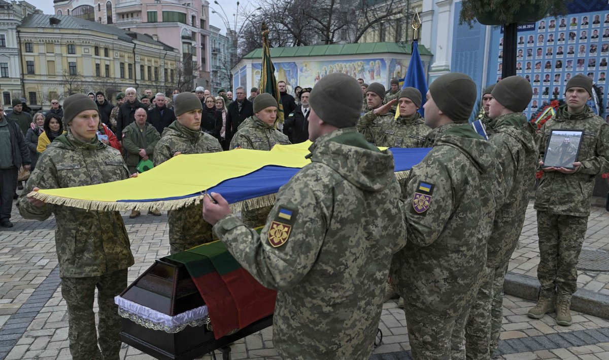 Atsisveikinimas Ukrainoje su kare žuvusiu Tadu Tumu