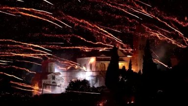 Graikijoje per Velykas fejerverkai vėl skriejo nakties dangumi
