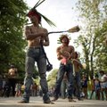 Filipiniečiai Didįjį penktadienį mini nukryžiavimais ir plakimusi