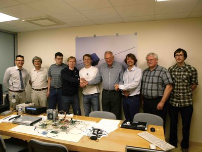 LituanicaSAT-1 projekto peržiūra. VU MIF (iš kairės - Simonas K., Prof E. Butkus, Karolis P., Linas B., Laurynas M., Gintatuas V., Prof. V. Vansevičius, Tomas T.