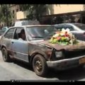 Surūdijusiam automobiliui surengtos iškilmingos laidotuvės