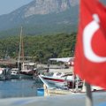Turkijai sumažintas skolinimosi reitingas, prognozuojama recesija