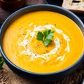 Sveikata ir šiluma jūsų lėkštėje: 5 geriausi trintų daržovių sriubų receptai