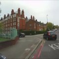 Dviratininkė nufilmavo kaip Londono gatvėje ją nustūmė agresyvus vyras