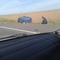 Kraupi avarija kelyje Vilnius-Kaunas: žuvo pro automobilio langą iškritęs vyras