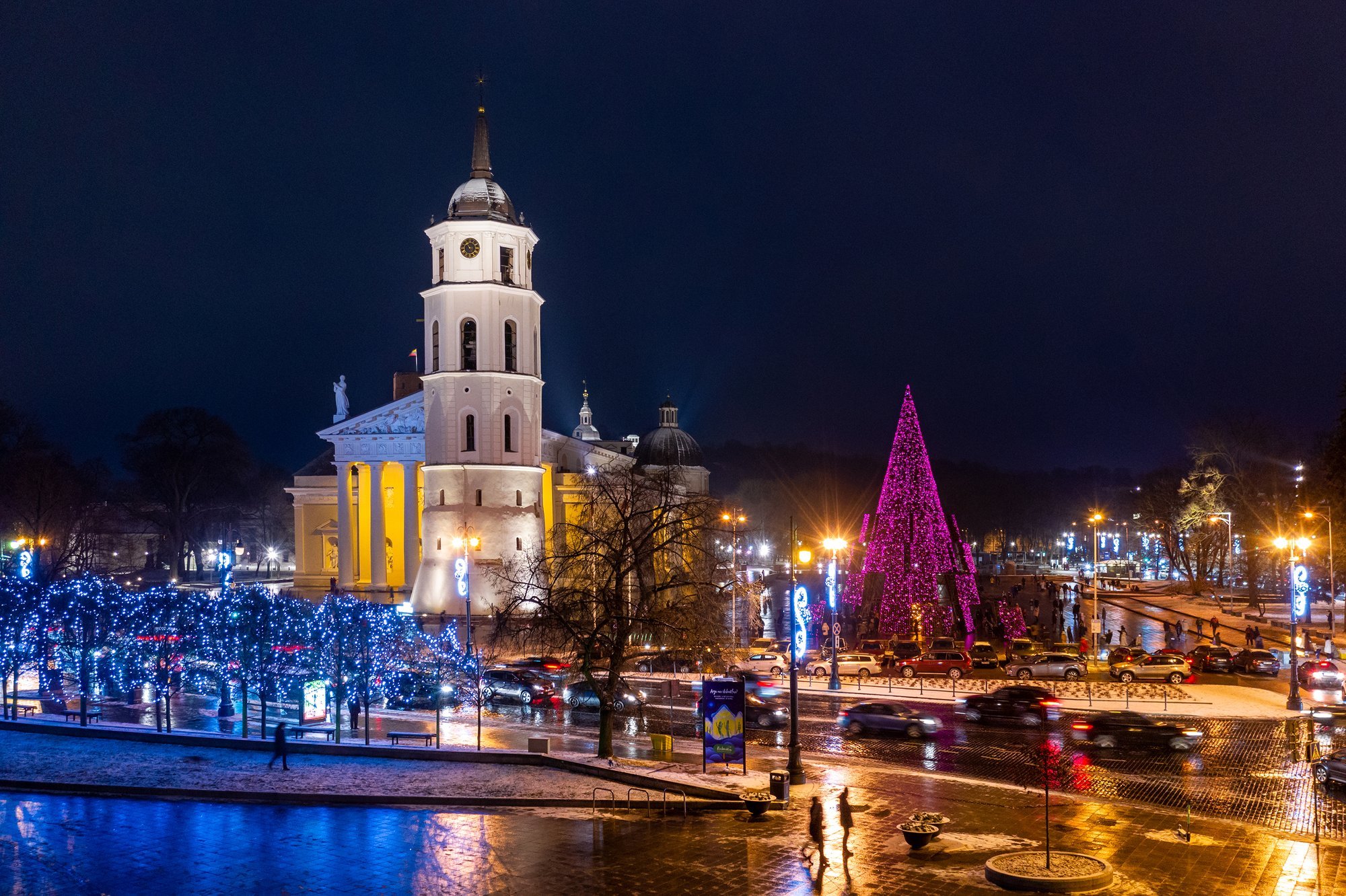 Lithuania to turn off Christmas lights for an hour to honor COVID19 victims Delfi EN