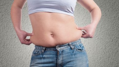 Dietologai pataria, kaip greitai atsikratyti svorio dėl susikaupusių skysčių