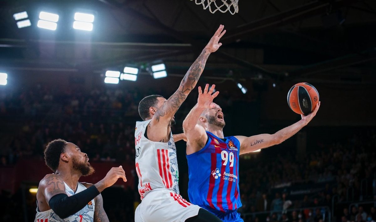 Nickas Calathesas stringa "Bayern" gynyboje / Foto: "Barca Basket" Twitter paskyra