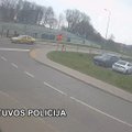 Vilniaus policija ieško avarijos liudininkų: BMW partrenkė ir sužalojo paspirtukininką