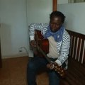 Akustinės gitaros virtuozo iš Kongo pasirodymas Sen Lui džiazo festivalyje