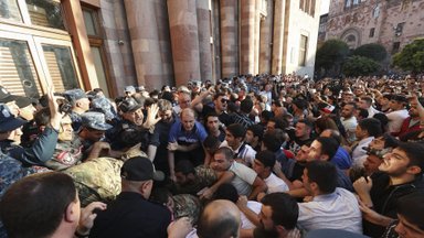 На акциях протеста в Ереване задержали еще около 40 человек