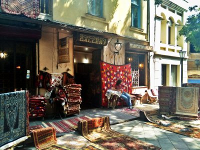Suvenyrų parduotuvėlių Tbilisyje tikrai nemažai