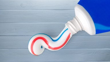 Ekspertai paaiškino, kuri dantų pasta yra naudingesnė: su fluoridu ar be jo