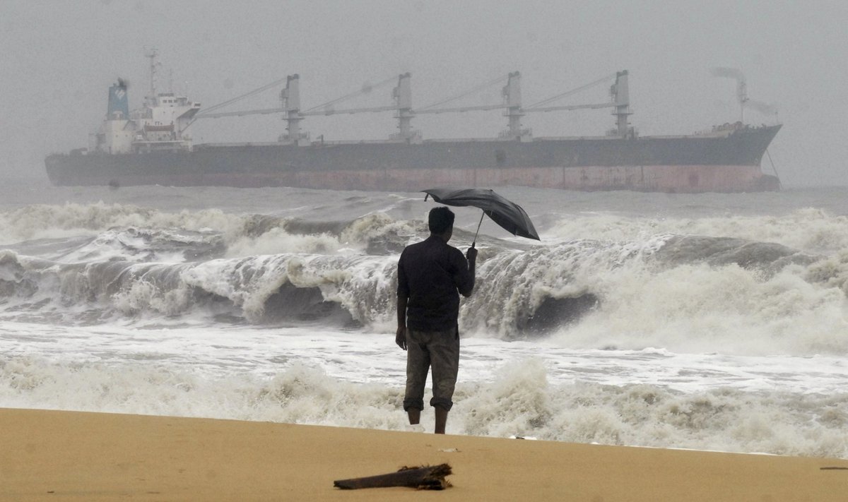 Indijoje siaučia ciklonas "Thane"