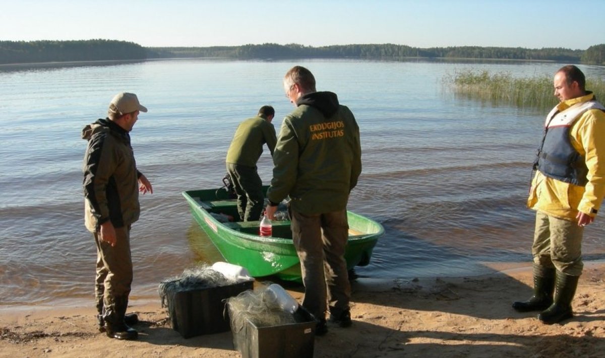 Mokslininkai vykdė specialiąją žvejybą Visagino ežere
