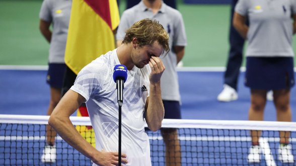 Dramatišką „US Open“ finalą pralaimėjęs Zverevas verkė ir sunkiai rinko žodžius